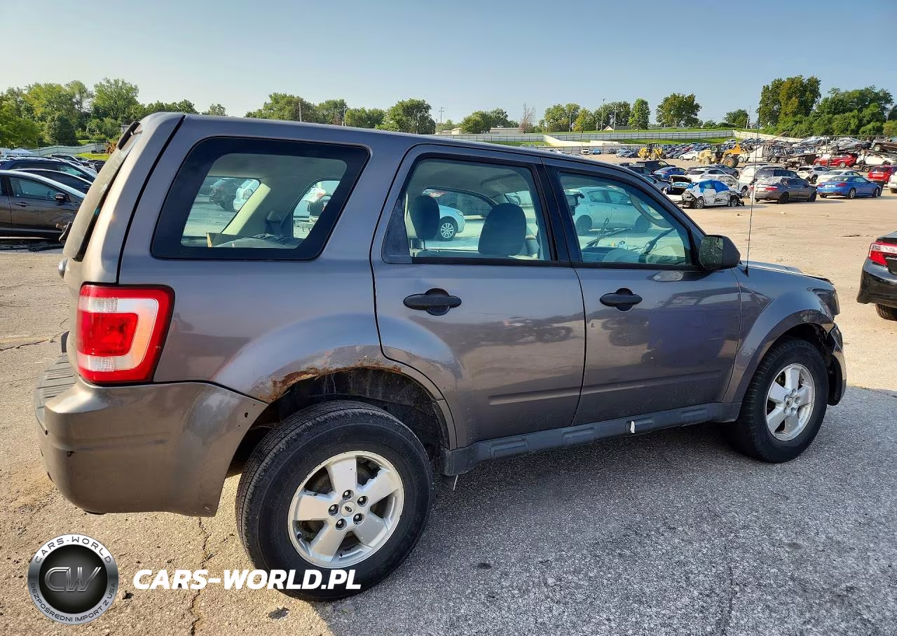 2012 Ford Escape Xls VIN:1FMCU0C73CKB28117 - 3