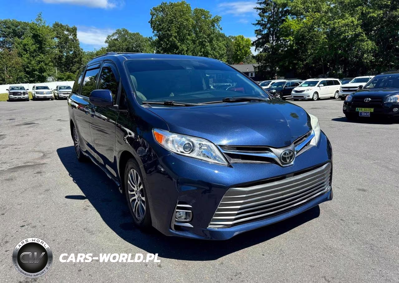 2018 Toyota Sienna Xle 8-Passenger VIN:5TDYZ3DC4JS950391 - 4