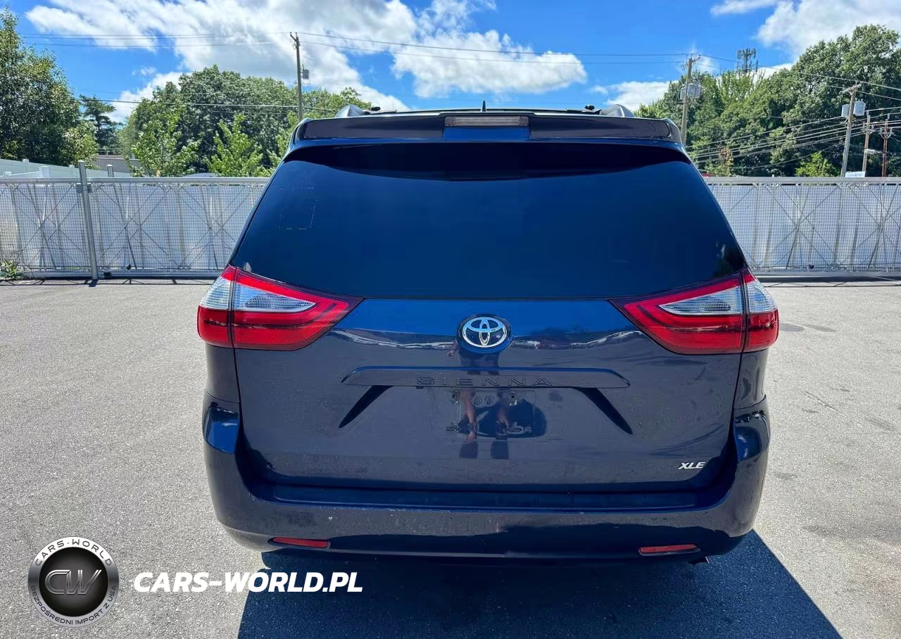 2018 Toyota Sienna Xle 8-Passenger VIN:5TDYZ3DC4JS950391 - 5