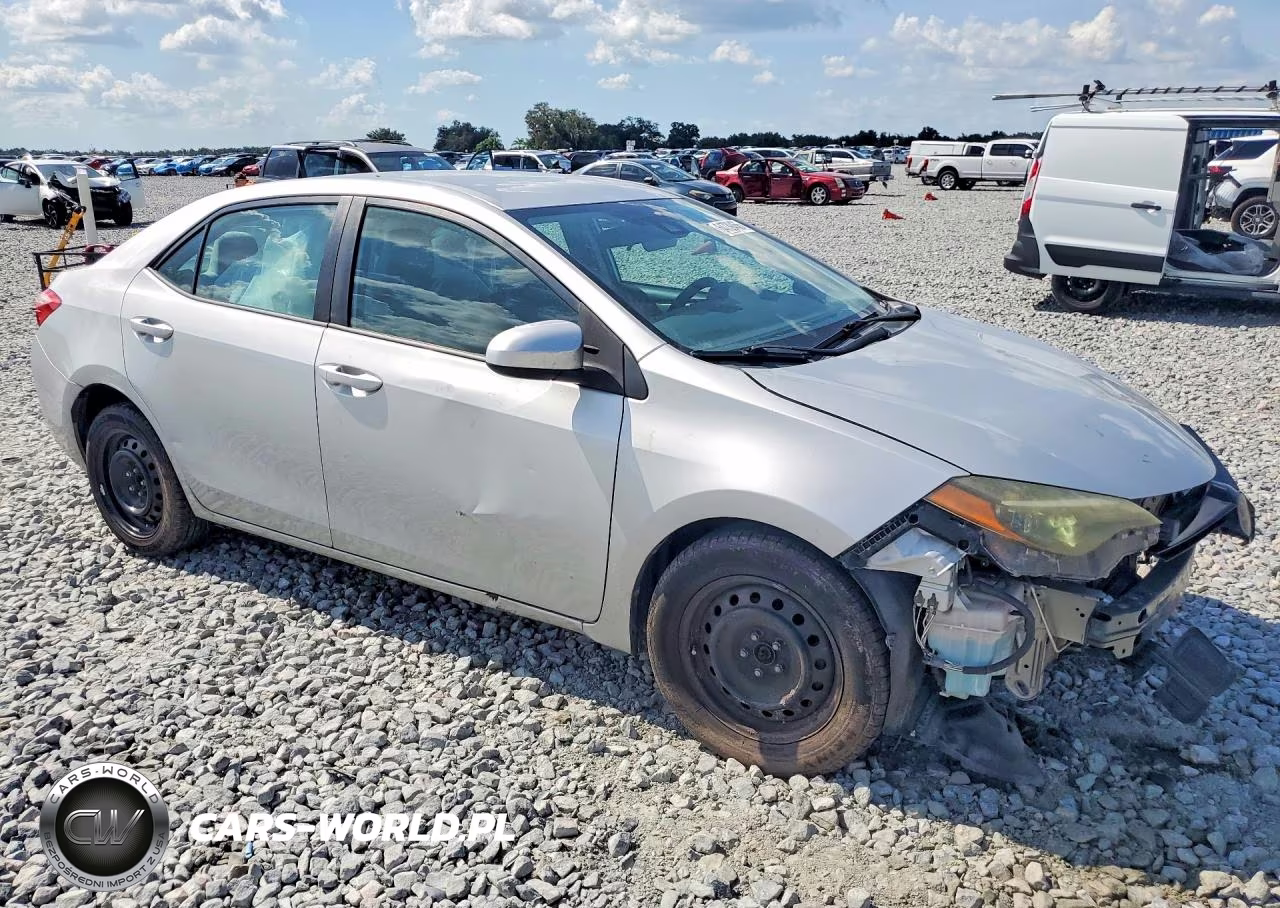 2018 Toyota Corolla Le VIN:5YFBURHE1JP810178 - 4