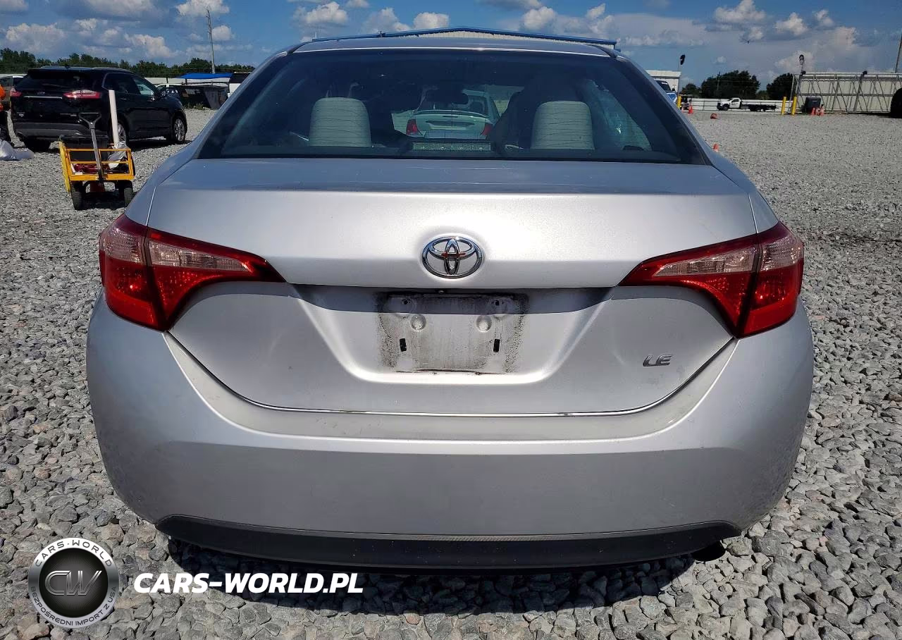 2018 Toyota Corolla Le VIN:5YFBURHE1JP810178 - 6
