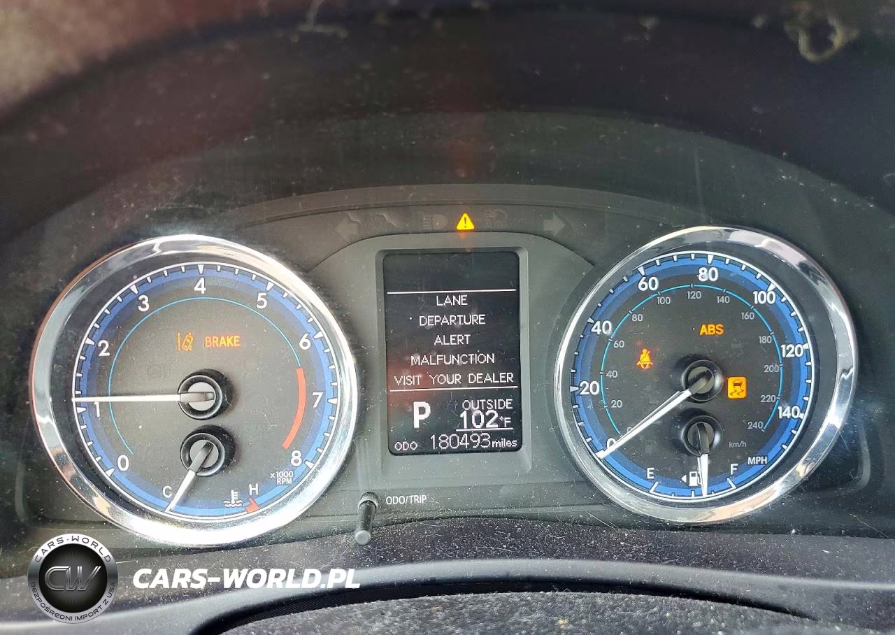 2018 Toyota Corolla Le VIN:5YFBURHE1JP810178 - 9