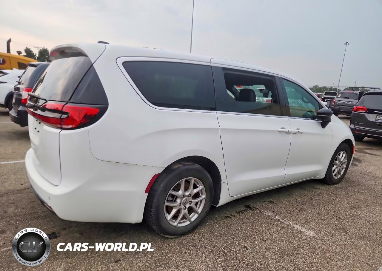 2025 Chrysler Pacifica Select VIN:2C4RC1BG3SR554690 - 3