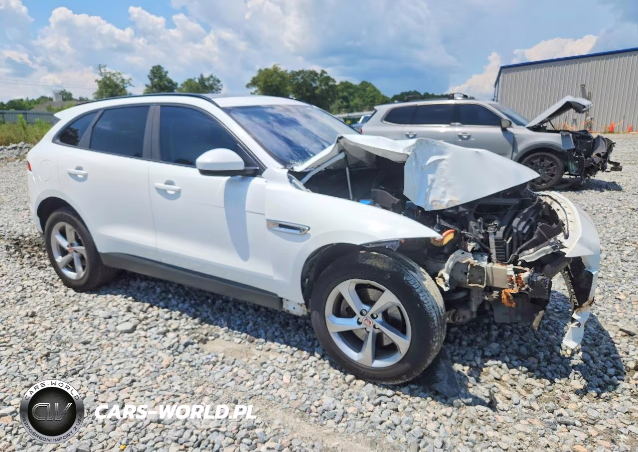 2017 Jaguar F-Pace Premium VIN:SADCJ2BVXHA893996 - 4