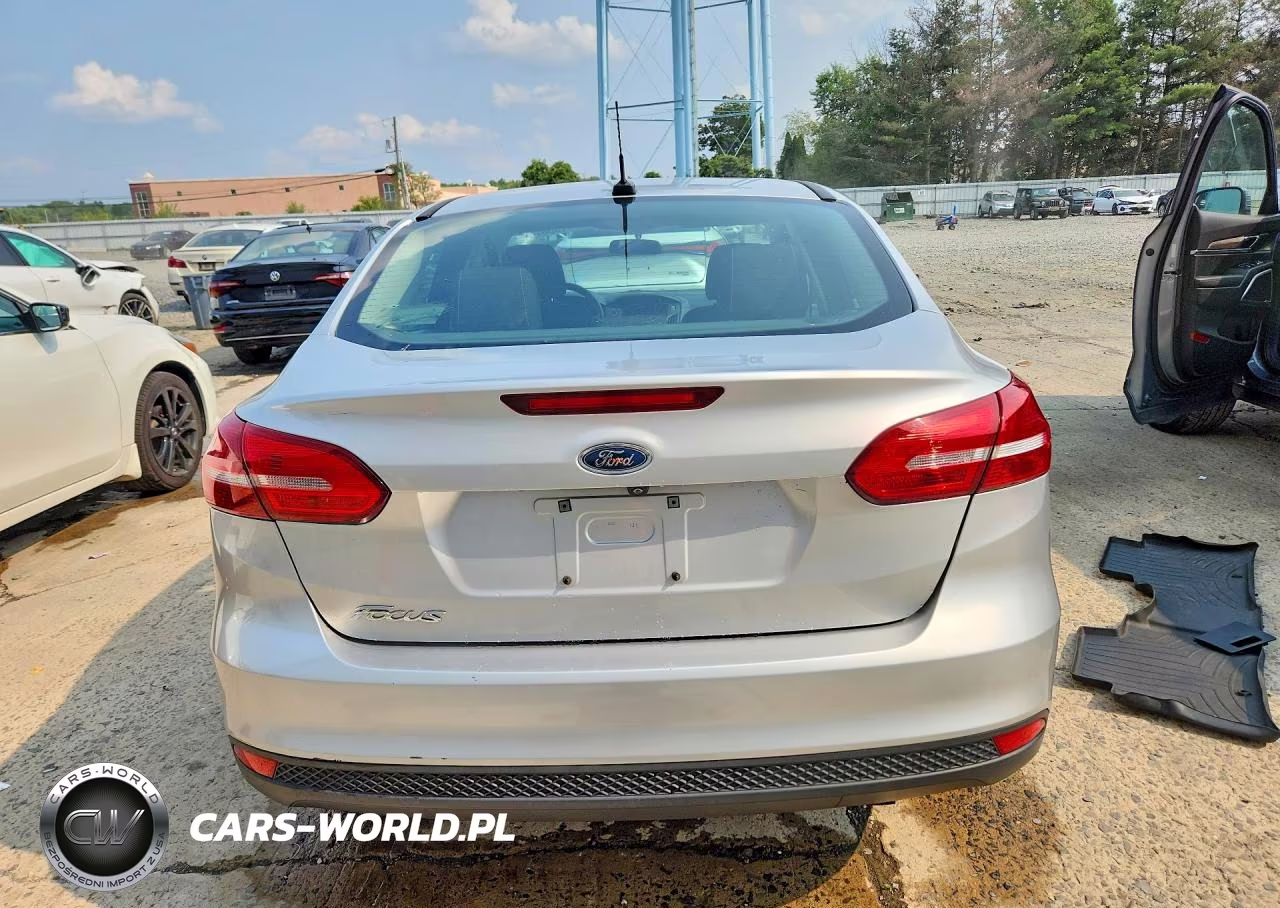 2017 Ford Focus S VIN:1FADP3E26HL335675 - 6