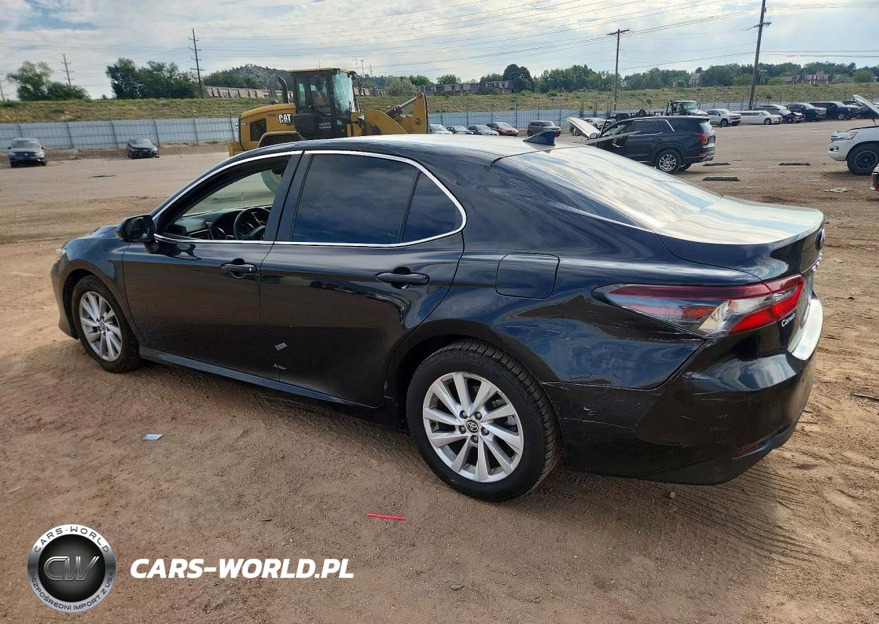2021 Toyota Camry Le VIN:4T1C11AK5MU543726 - 2