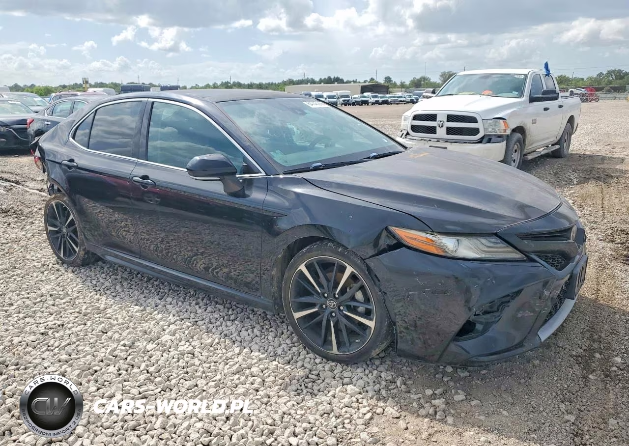 2018 Toyota Camry Xse VIN:4T1B61HK7JU018150 - 4