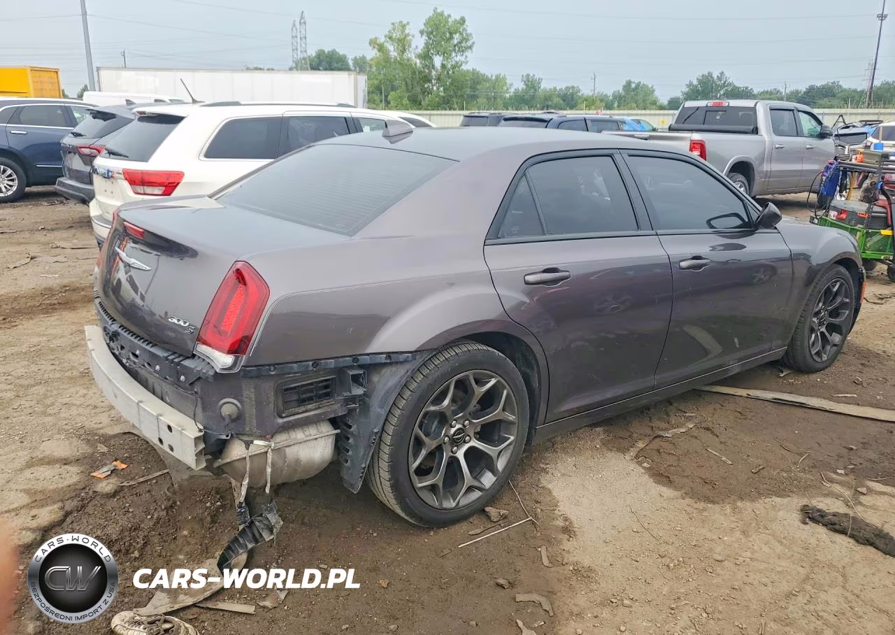 2015 Chrysler 300 S VIN:2C3CCABG2FH837880 - 3
