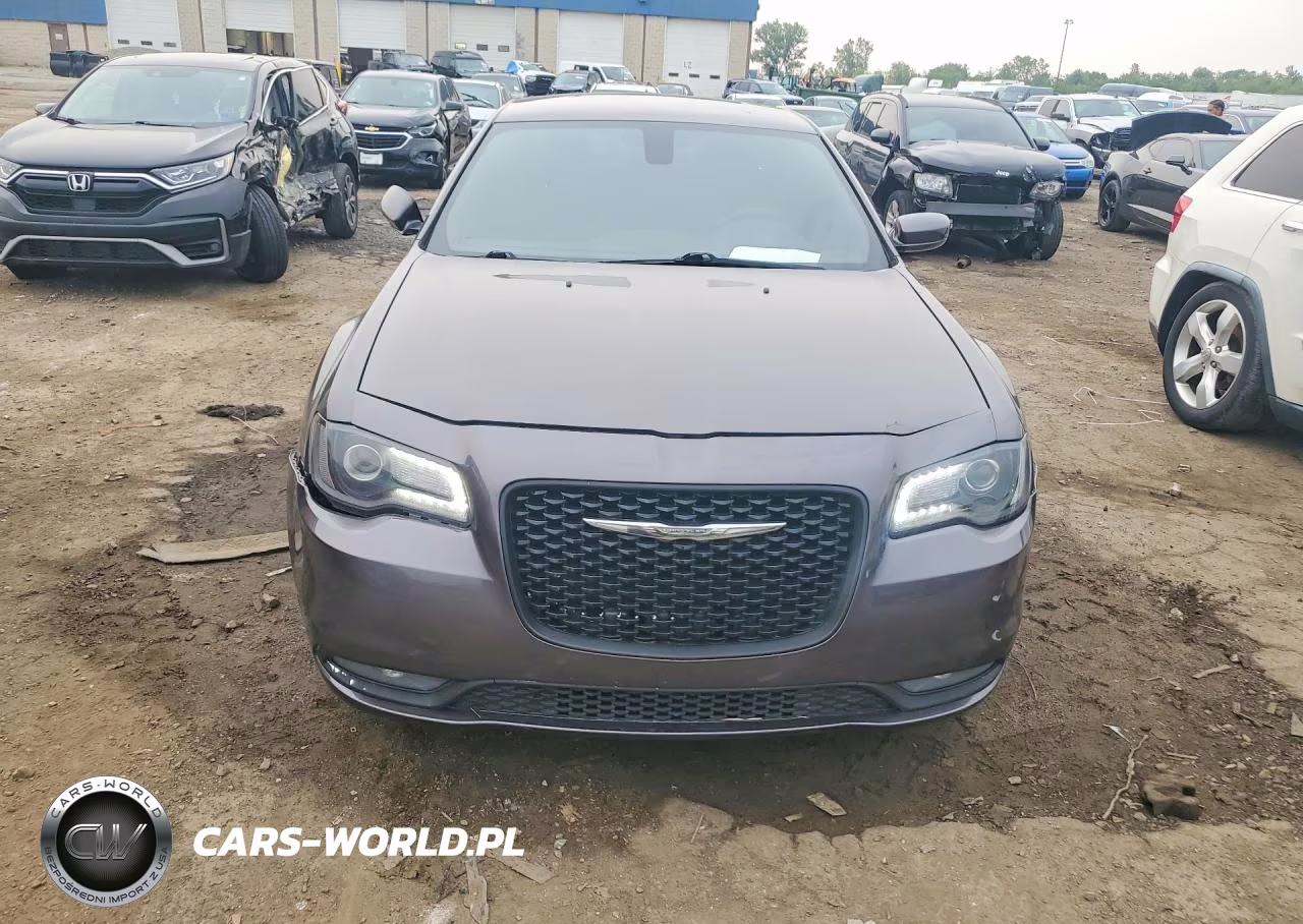 2015 Chrysler 300 S VIN:2C3CCABG2FH837880 - 5