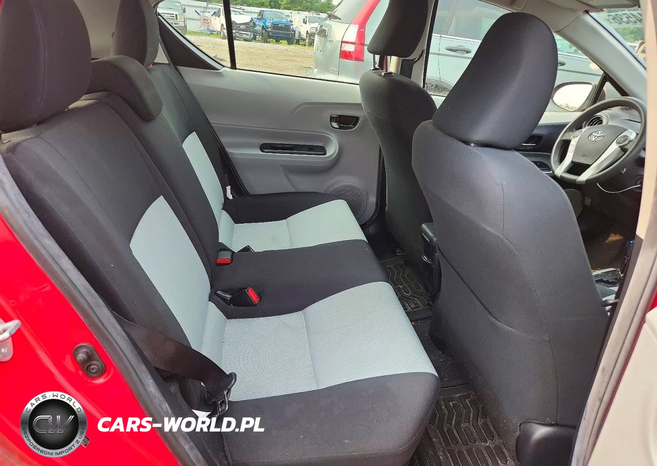 2013 Toyota Prius C VIN:JTDKDTB31D1057250 - 10