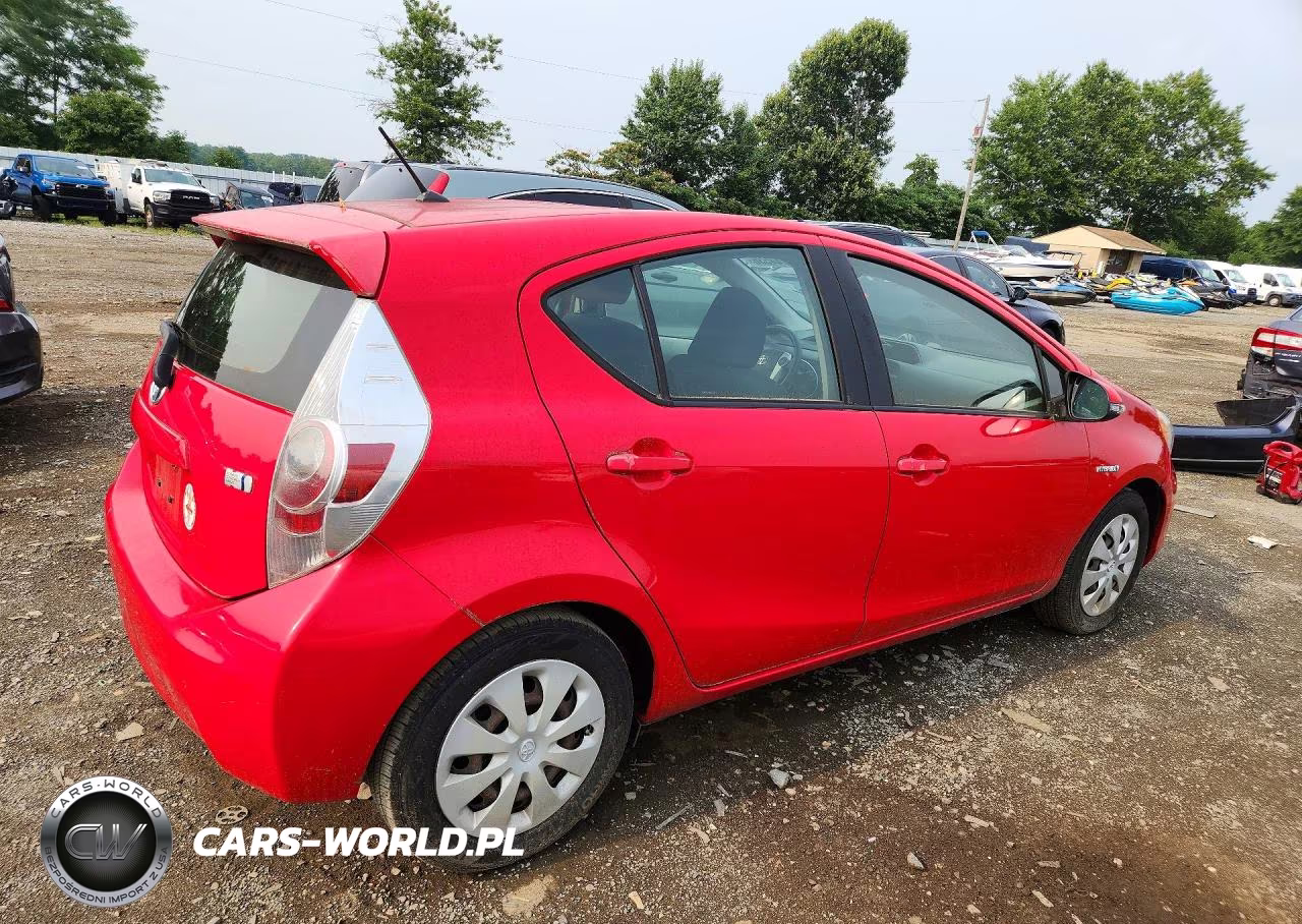 2013 Toyota Prius C VIN:JTDKDTB31D1057250 - 3