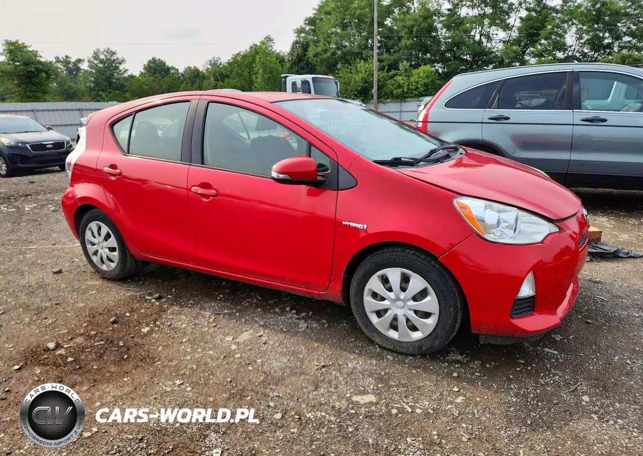 2013 Toyota Prius C VIN:JTDKDTB31D1057250 - 4