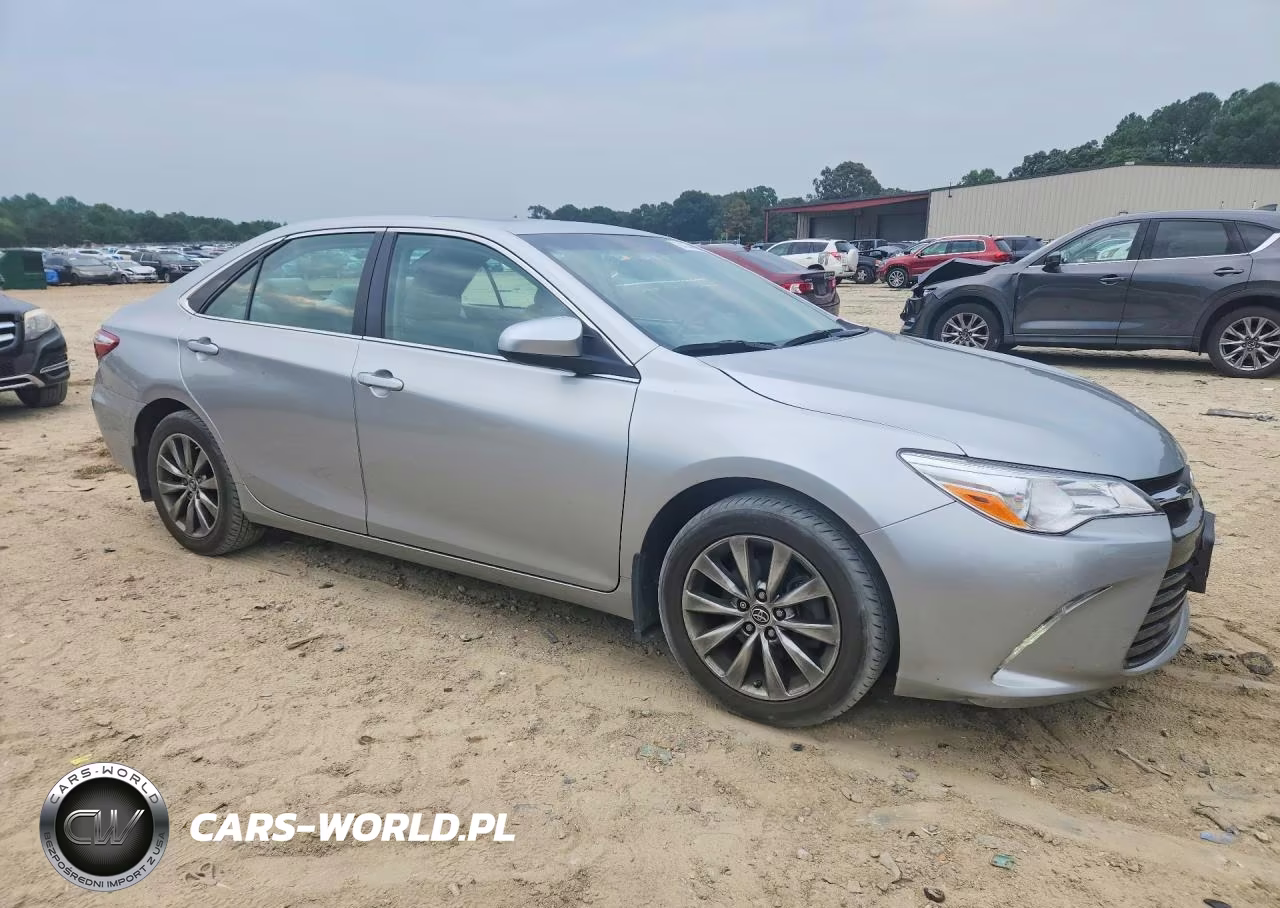 2015 Toyota Camry Xle VIN:4T1BF1FK8FU913687 - 4