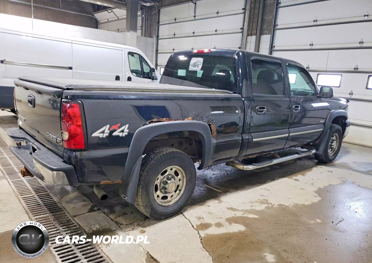 2004 Chevrolet Silverado K2500 VIN:1GCGK23U84F227782 - 3