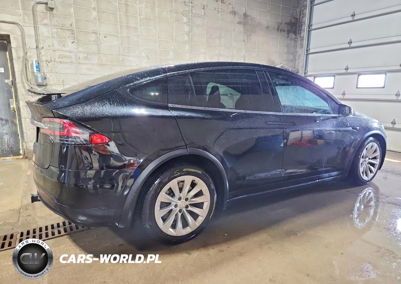 2018 Tesla Model X VIN:5YJXCAE26JF104047 - 3