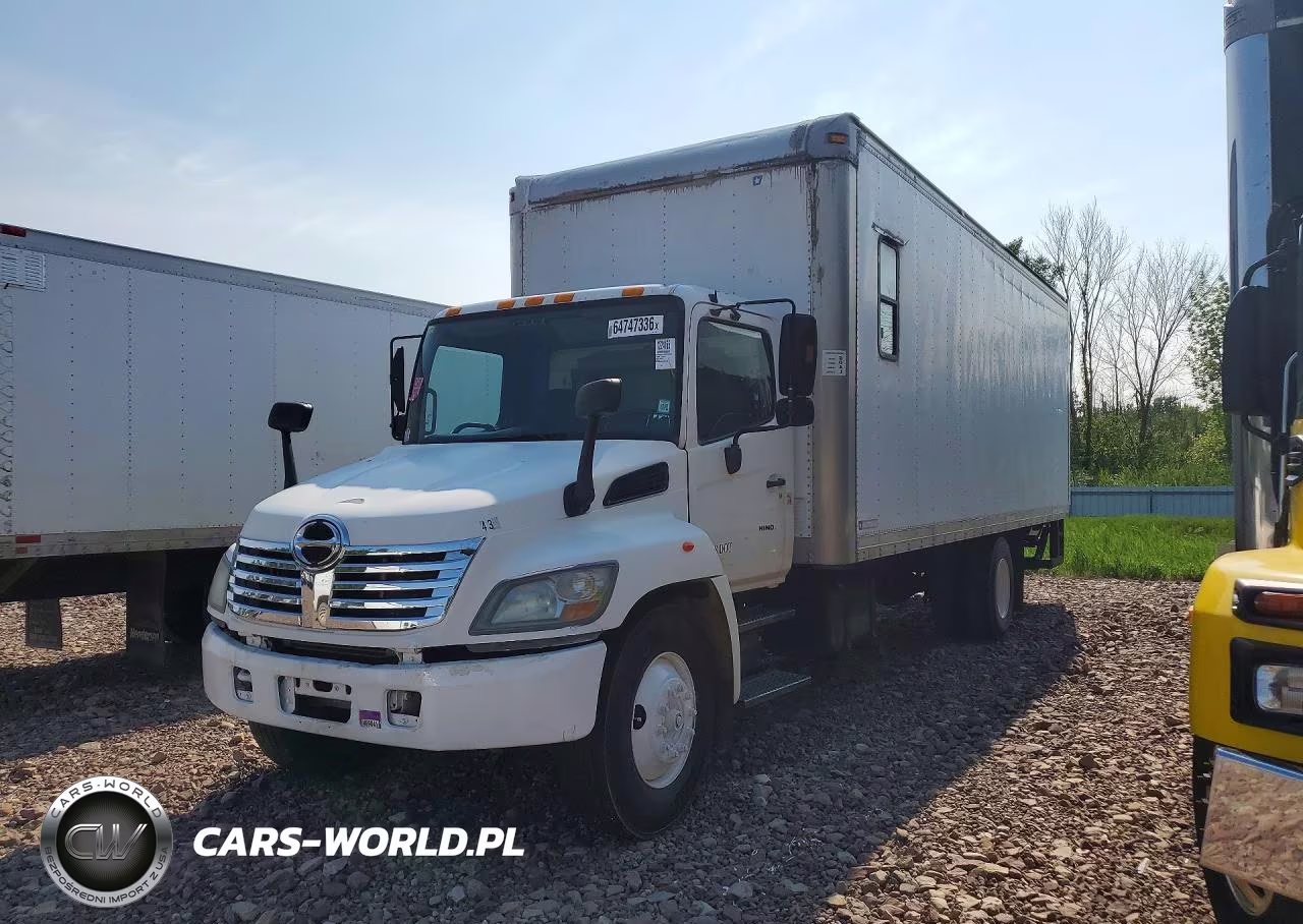 2006 Hino 268 Box Truck