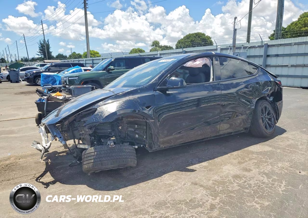 2024 Tesla Model Y – zdjęcie 1 z 14