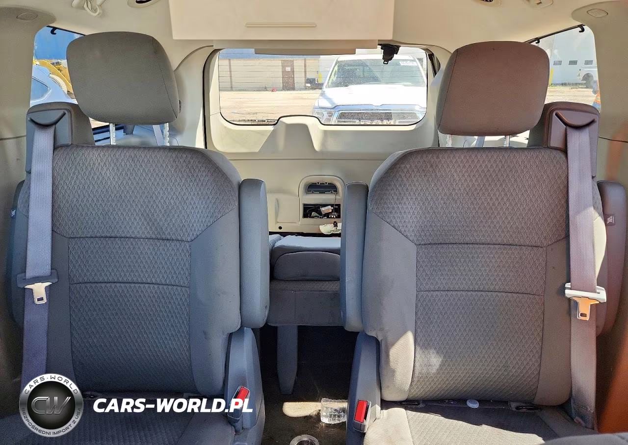 2008 Chrysler Town & Country Touring VIN:2A8HR54P28R114797 - 10
