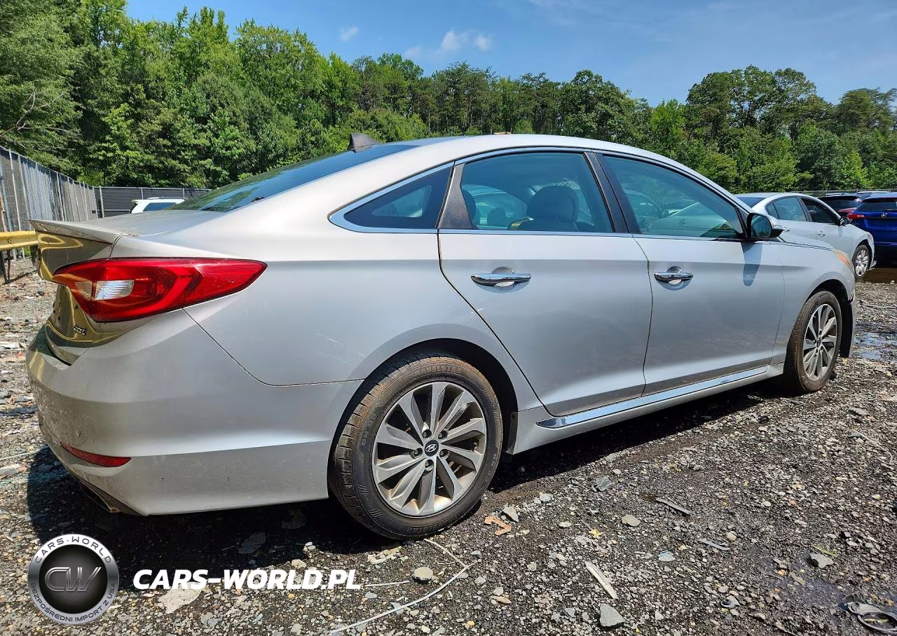2015 Hyundai Sonata Sport VIN:5NPE34AF1FH090228 - 3