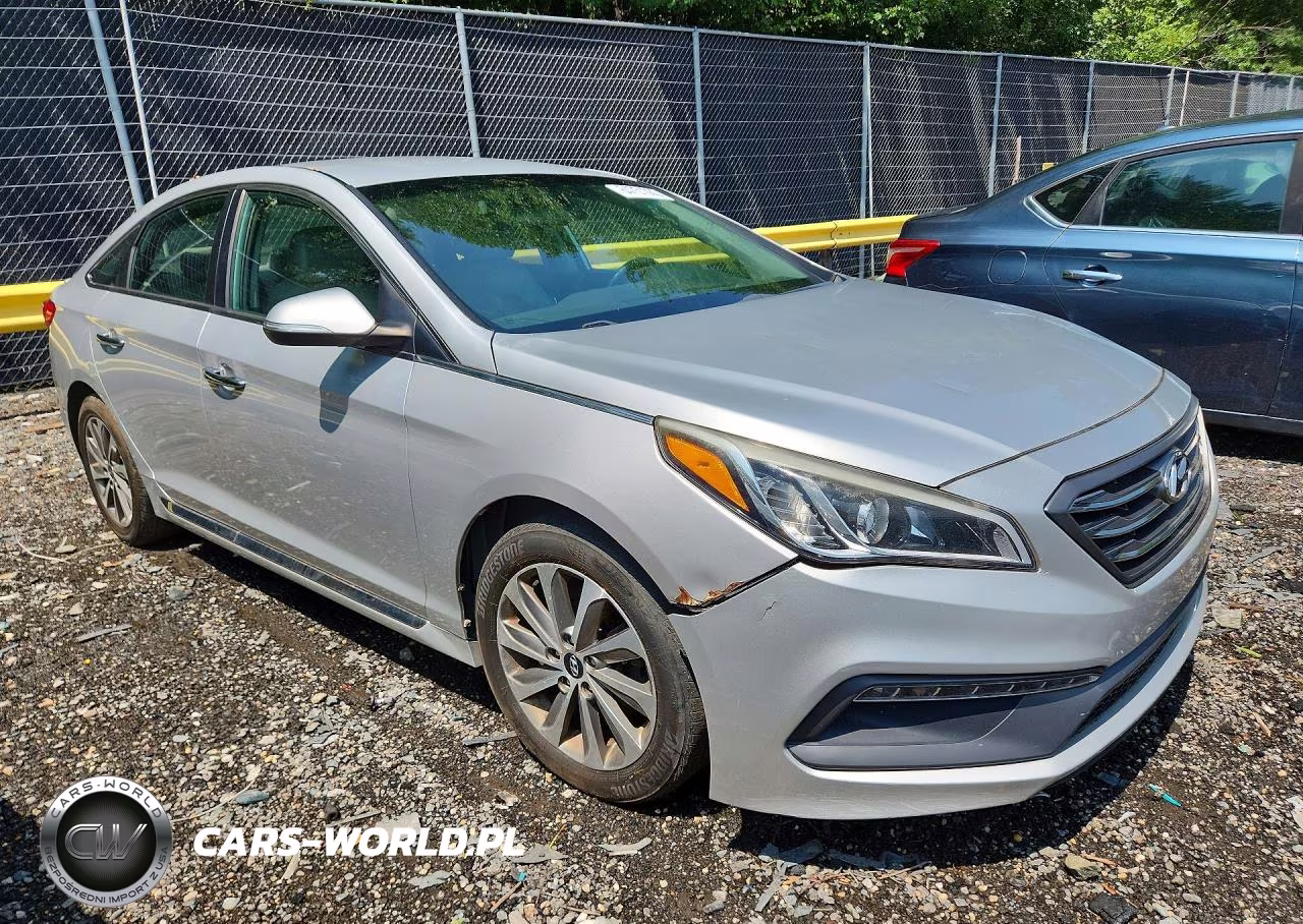 2015 Hyundai Sonata Sport VIN:5NPE34AF1FH090228 - 4