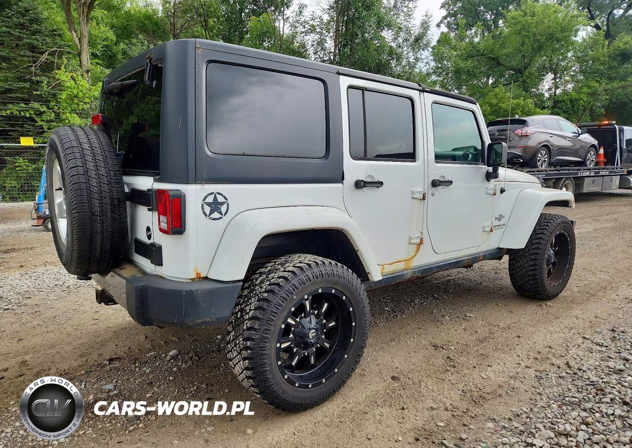 2014 Jeep Wrangler Unlimited Sport VIN:1C4BJWDG2EL224831 - 3