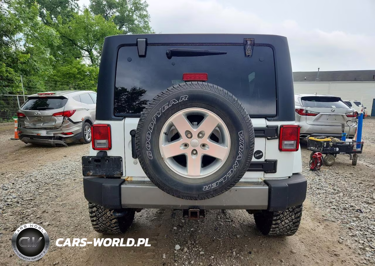 2014 Jeep Wrangler Unlimited Sport VIN:1C4BJWDG2EL224831 - 6