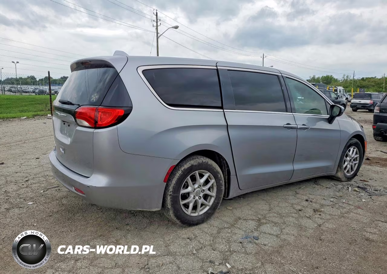 2017 Chrysler Pacifica Lx VIN:2C4RC1CG1HR723600 - 3