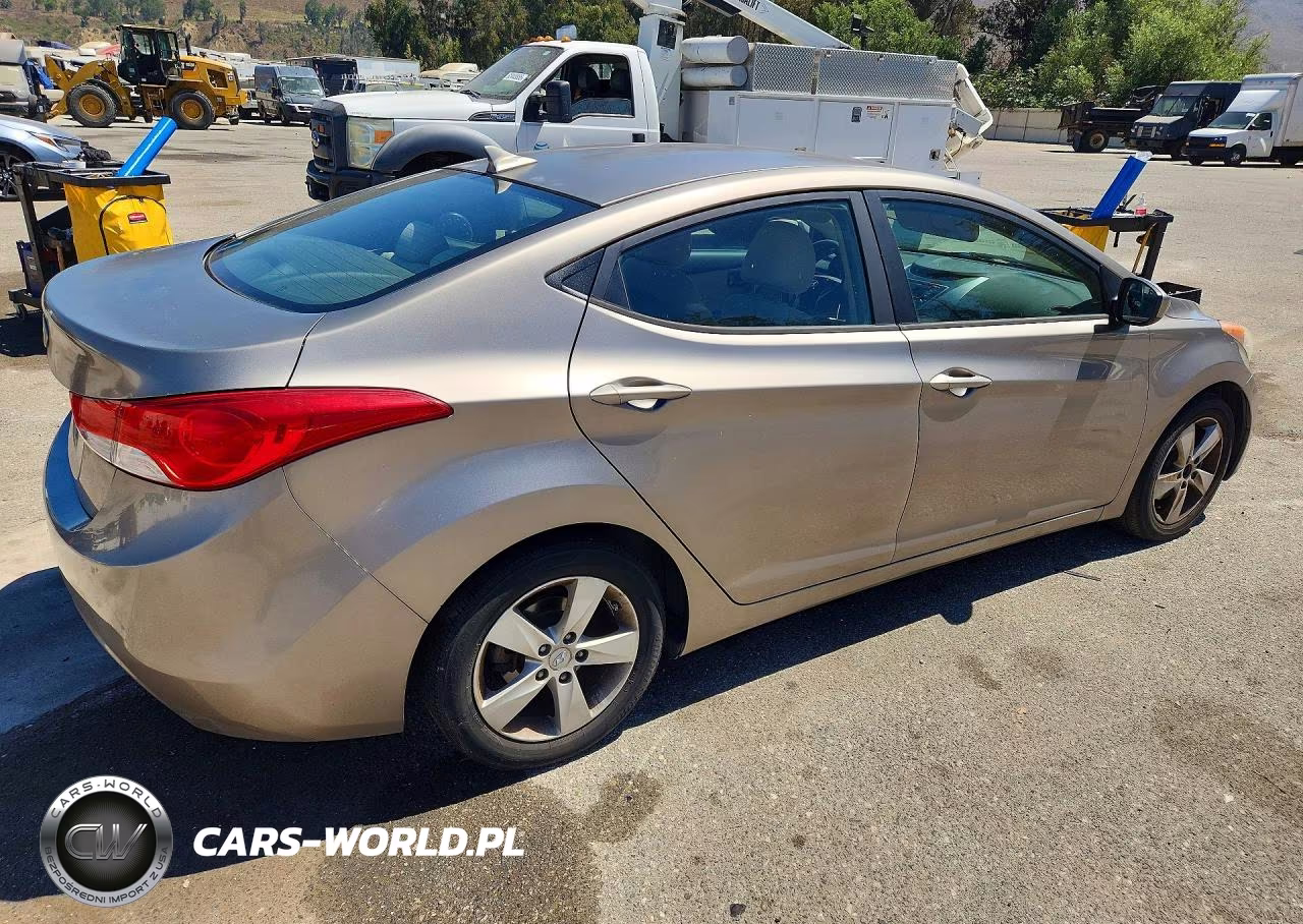 2013 Hyundai Elantra Gls VIN:5NPDH4AE2DH377336 - 3