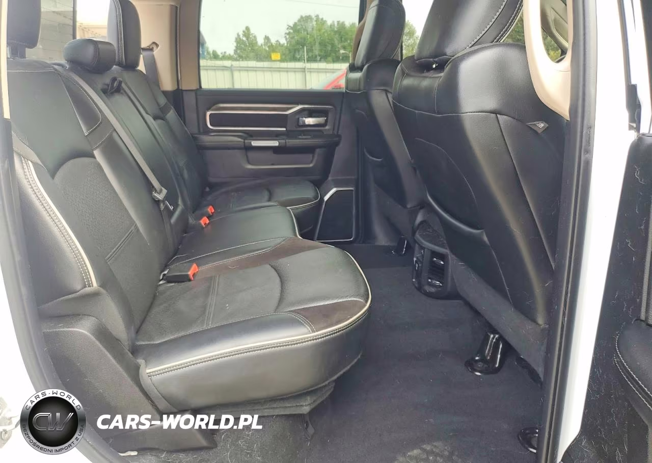 2019 Ram 2500 Laramie VIN:3C6UR5FL0KG537754 - 10
