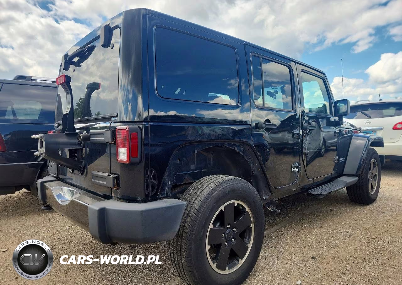 2012 Jeep Wrangler Unlimited Sahara VIN:1C4BJWEG7CL255343 - 3
