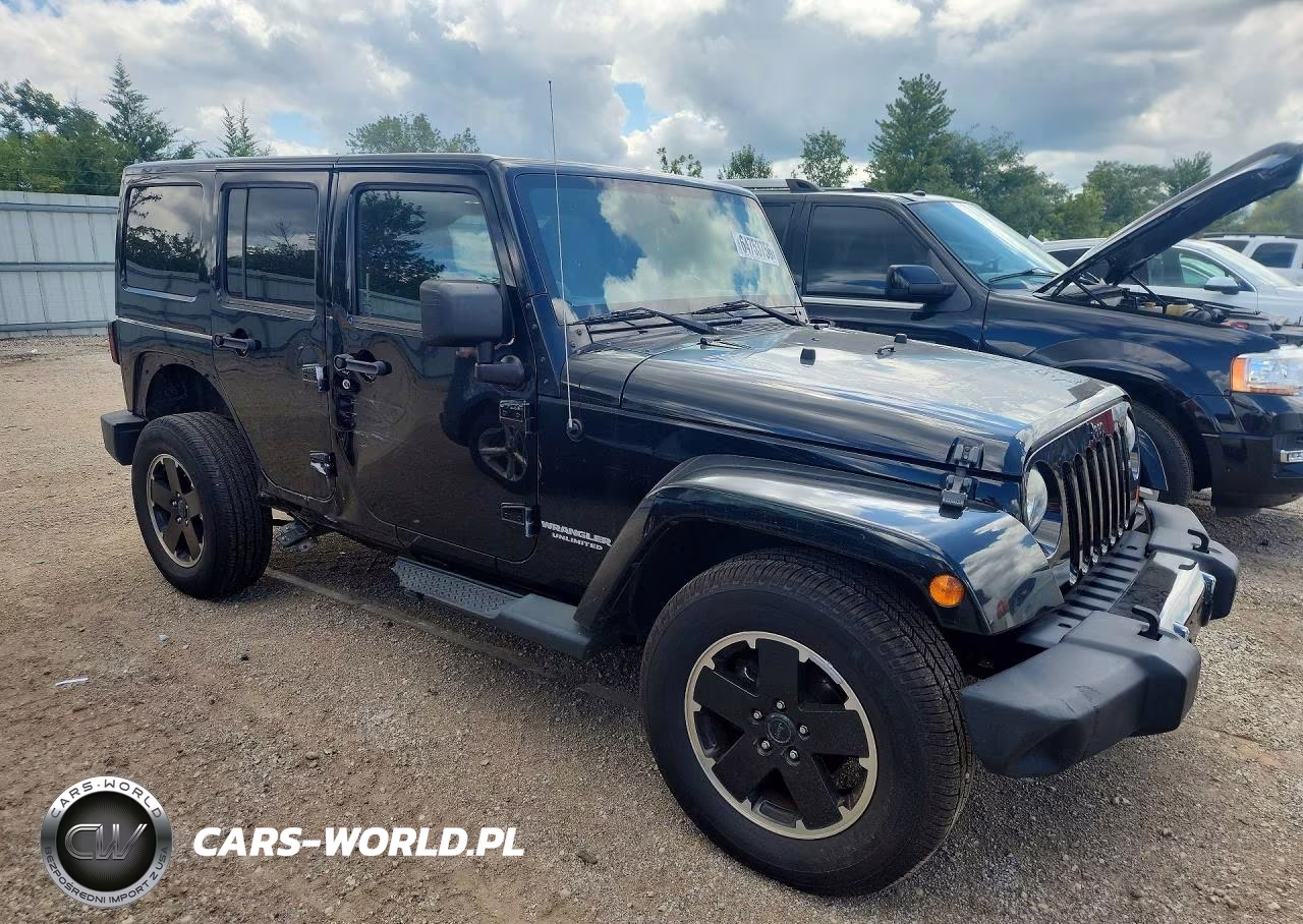 2012 Jeep Wrangler Unlimited Sahara VIN:1C4BJWEG7CL255343 - 4