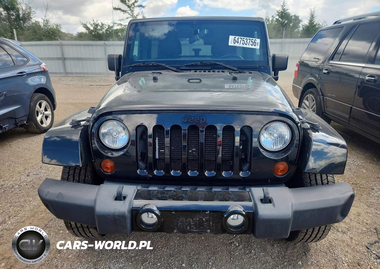 2012 Jeep Wrangler Unlimited Sahara VIN:1C4BJWEG7CL255343 - 5