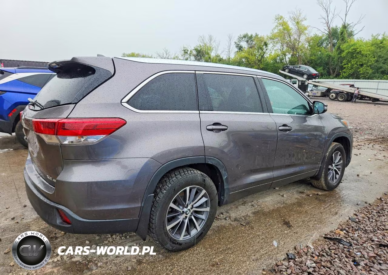 2017 Toyota Highlander Xle VIN:5TDJZRFH2HS510497 - 3