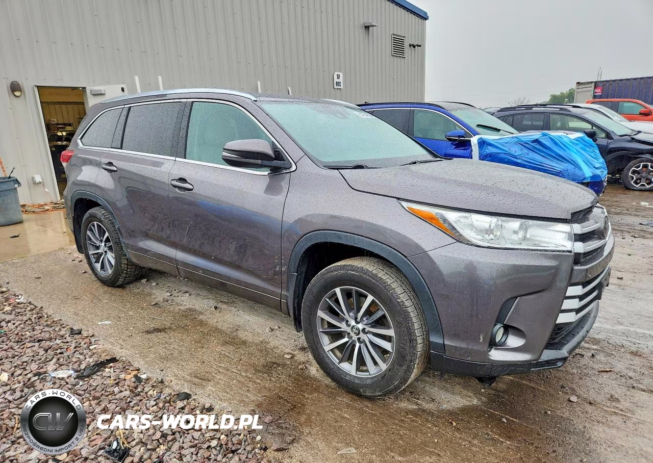 2017 Toyota Highlander Xle VIN:5TDJZRFH2HS510497 - 4