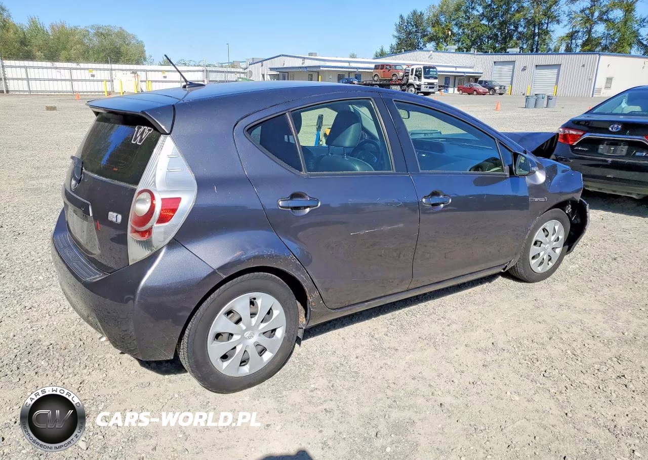 2013 Toyota Prius C Four VIN:JTDKDTB3XD1041144 - 3
