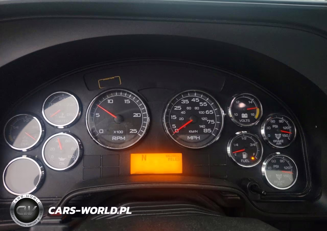 2016 International Prostar - Semi Truck VIN:3HSDJAPR7GN379855 - 9