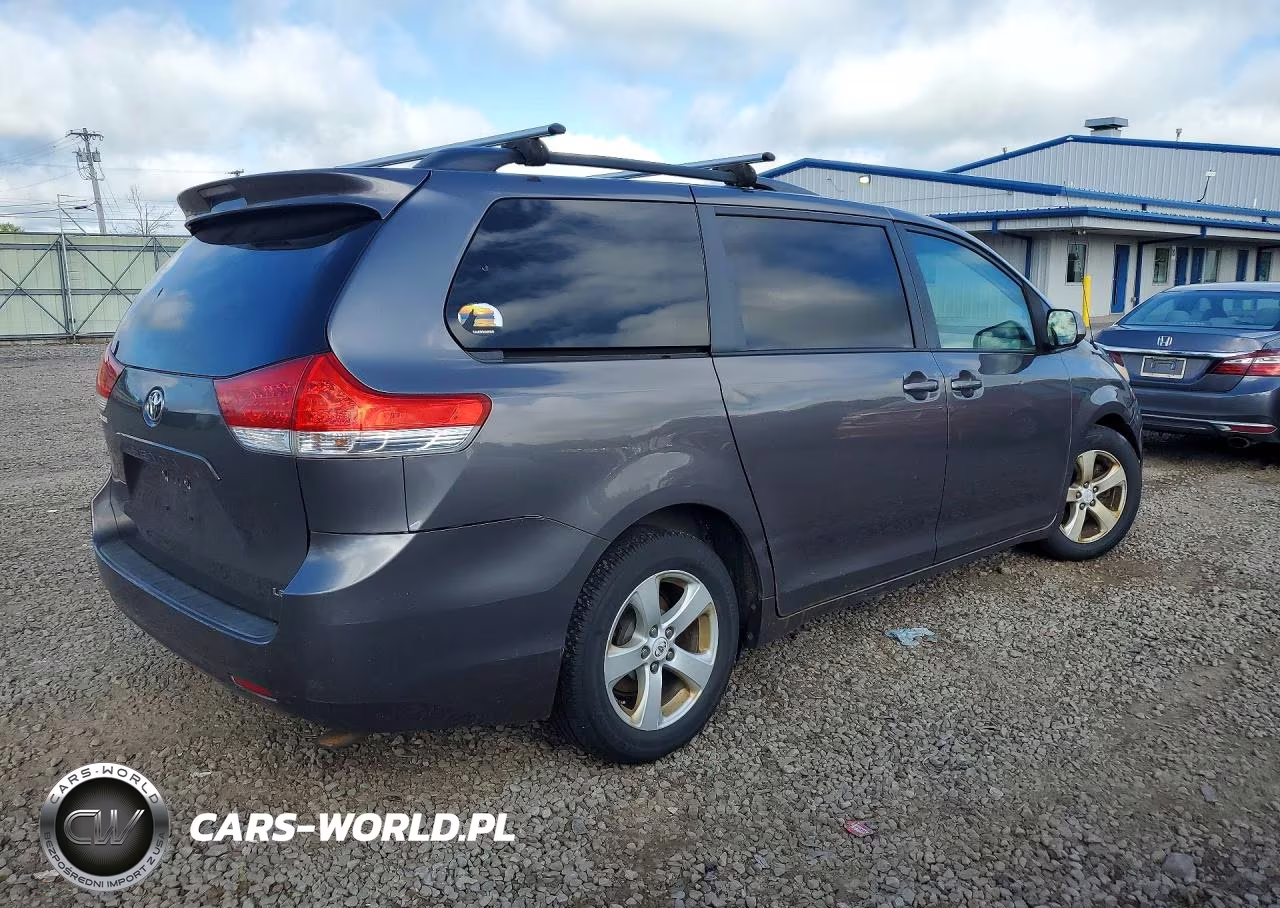 2011 Toyota Sienna Le VIN:5TDKK3DC5BS162036 - 3