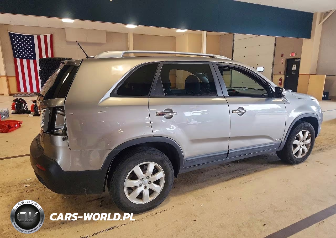 2011 Kia Sorento Lx VIN:5XYKTDA14BG046989 - 3