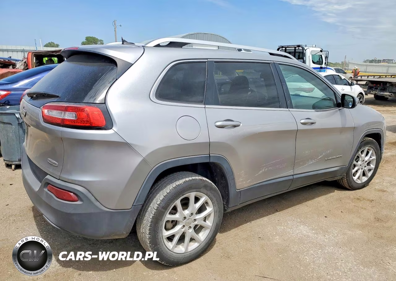2015 Jeep Cheeroke VIN:1C4PJLCB7FW616438 - 3