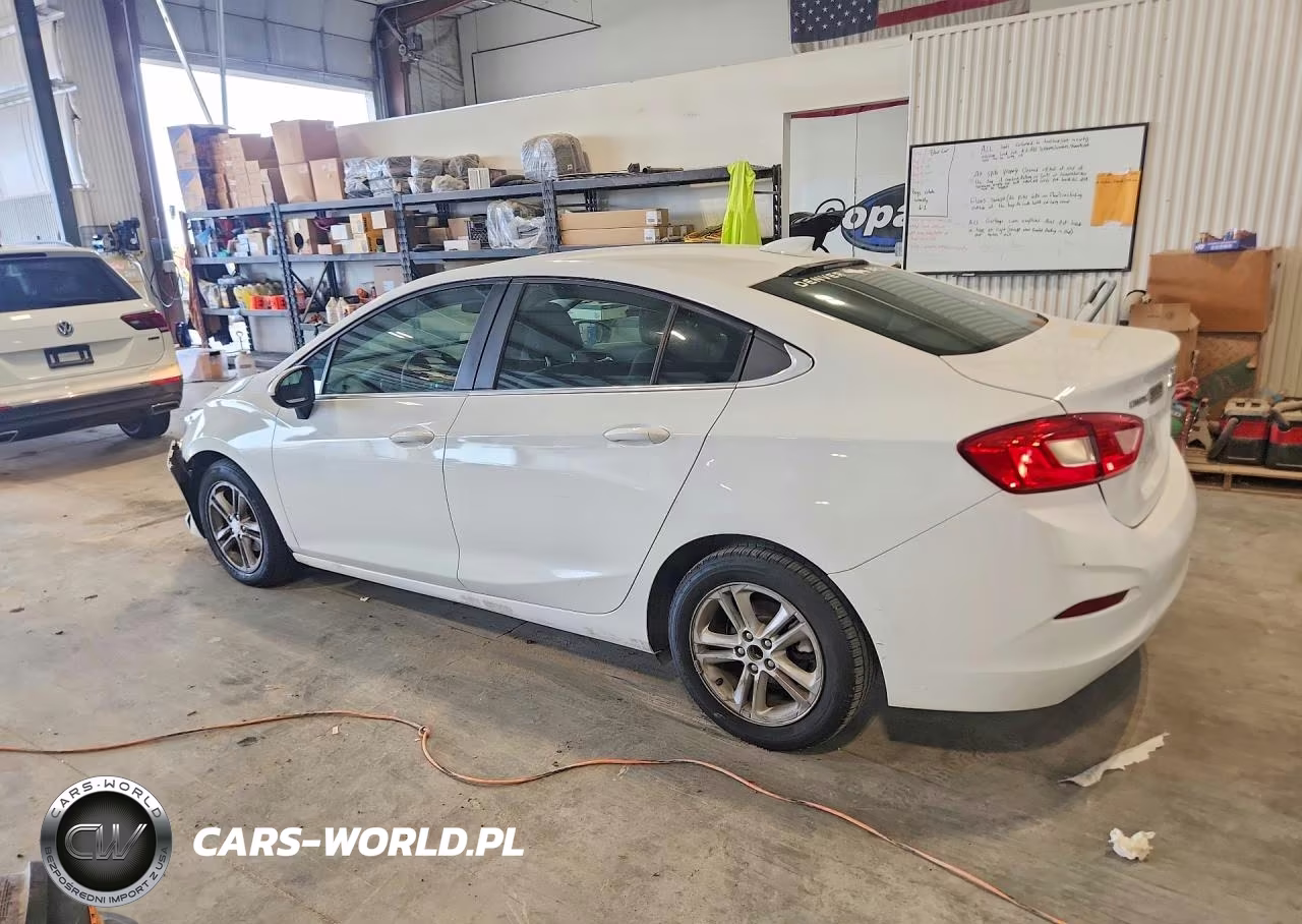 2018 Chevrolet Cruze Lt VIN:1G1BE5SM1J7215475 - 2