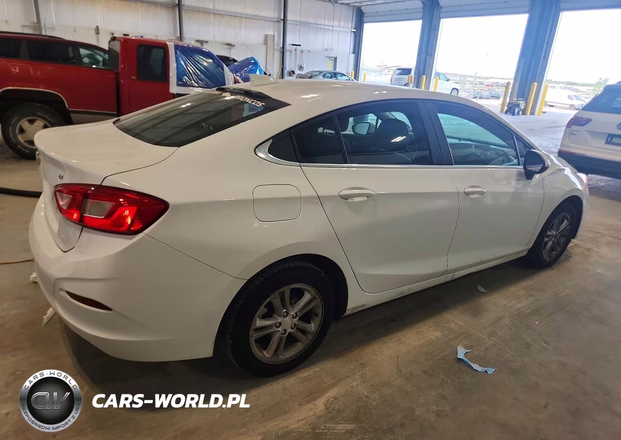 2018 Chevrolet Cruze Lt VIN:1G1BE5SM1J7215475 - 3