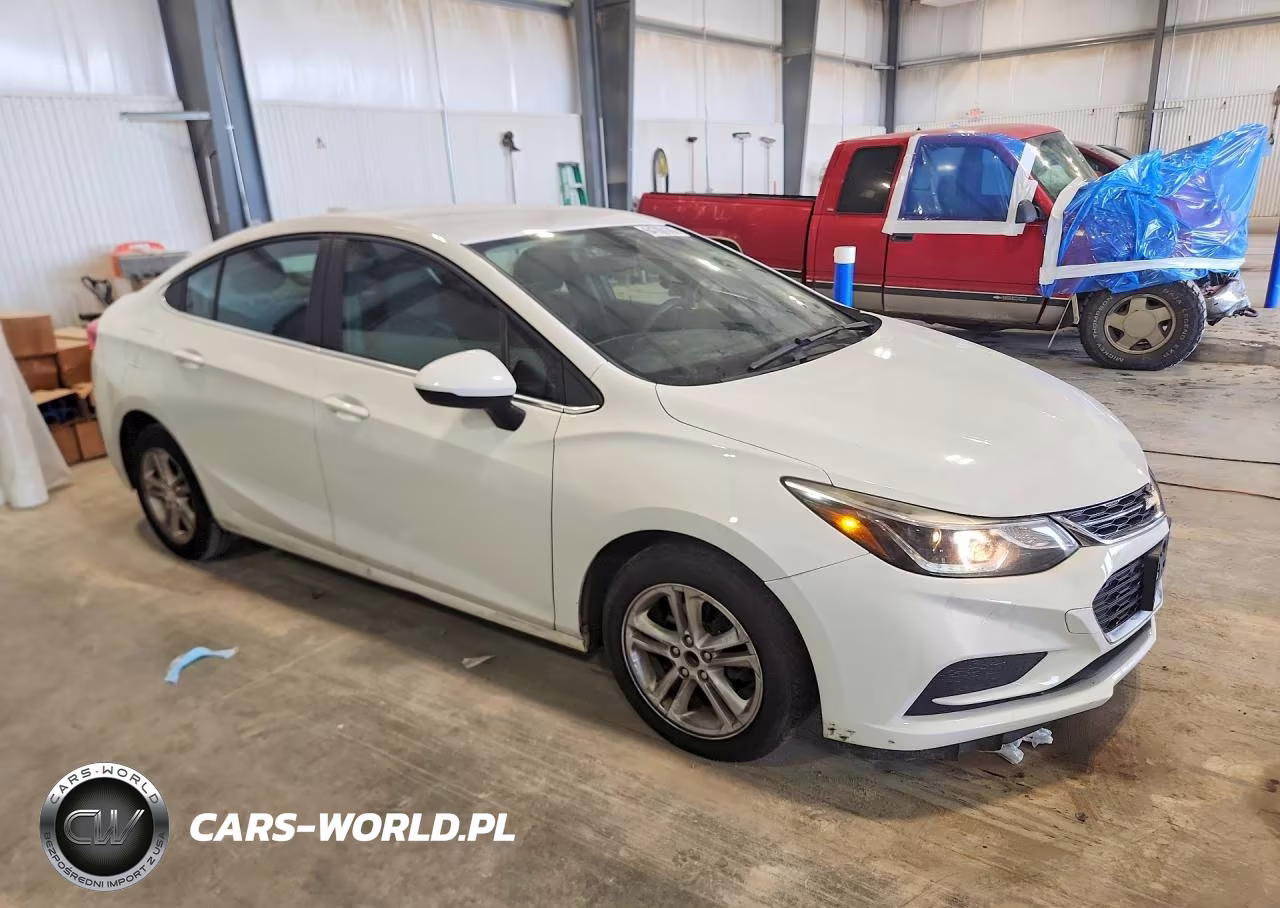 2018 Chevrolet Cruze Lt VIN:1G1BE5SM1J7215475 - 4