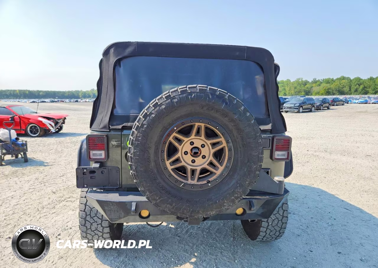 2016 Jeep Wrangler Unlimited Sport VIN:1C4BJWDG3GL105981 - 6