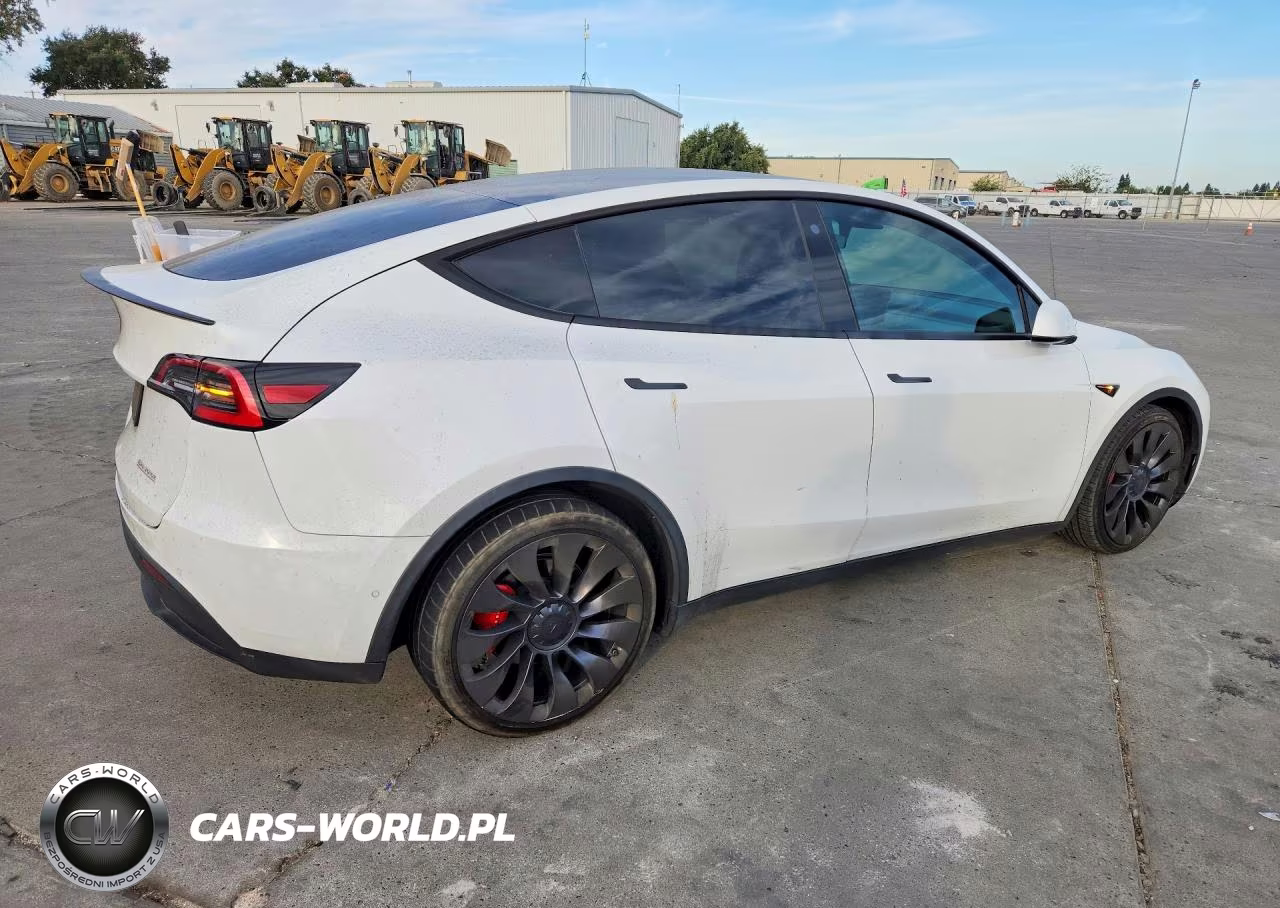 2021 Tesla Model Y VIN:5YJYGDEF2MF137015 - 3