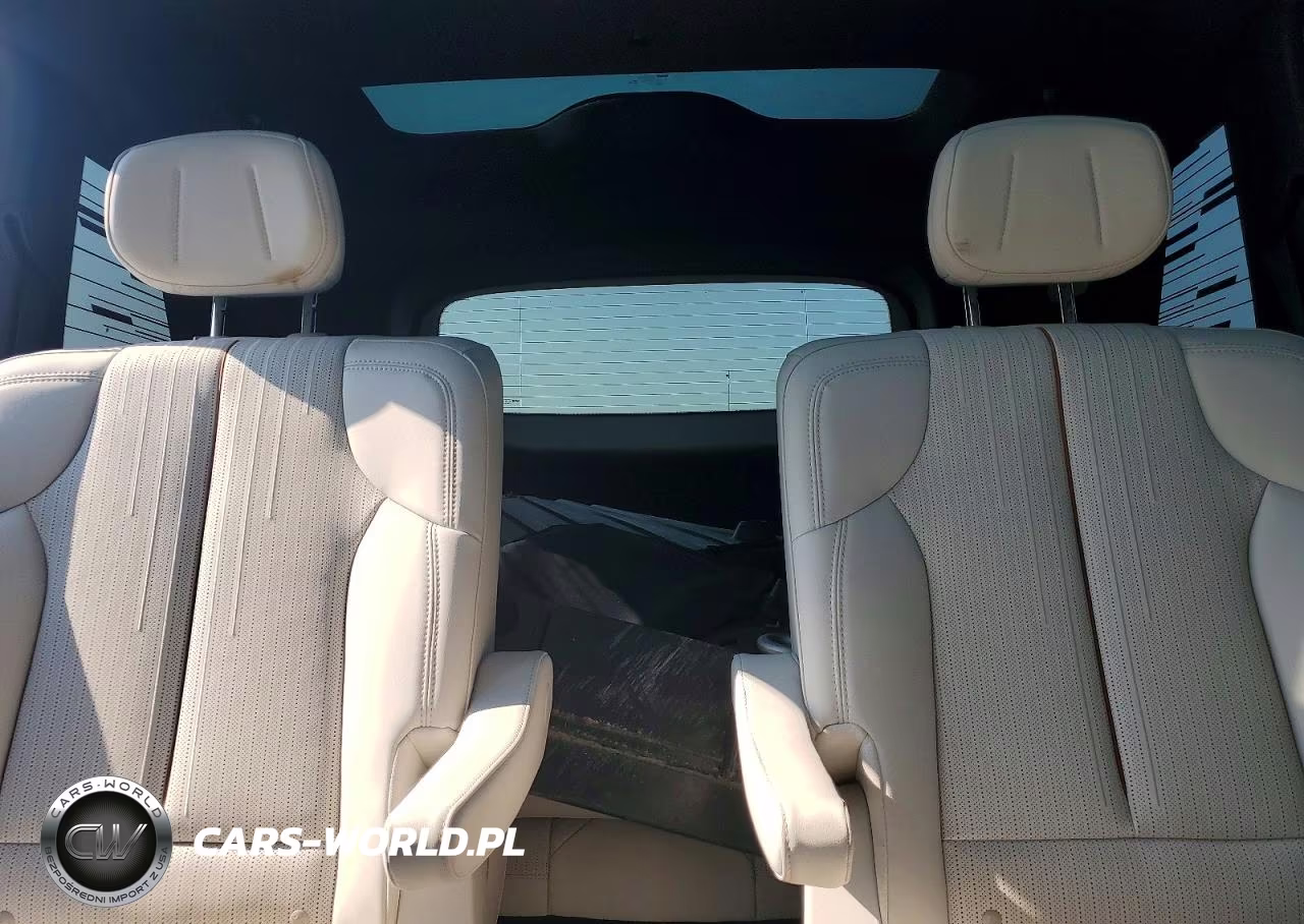 2026 Cadillac Vistiq Luxury VIN:1GYC3KML9TZ703367 - 10