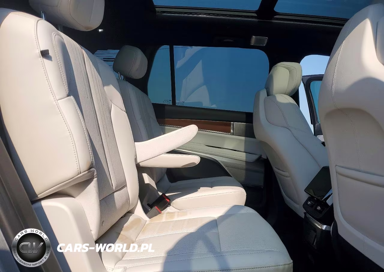 2026 Cadillac Vistiq Luxury VIN:1GYC3KML9TZ703367 - 11