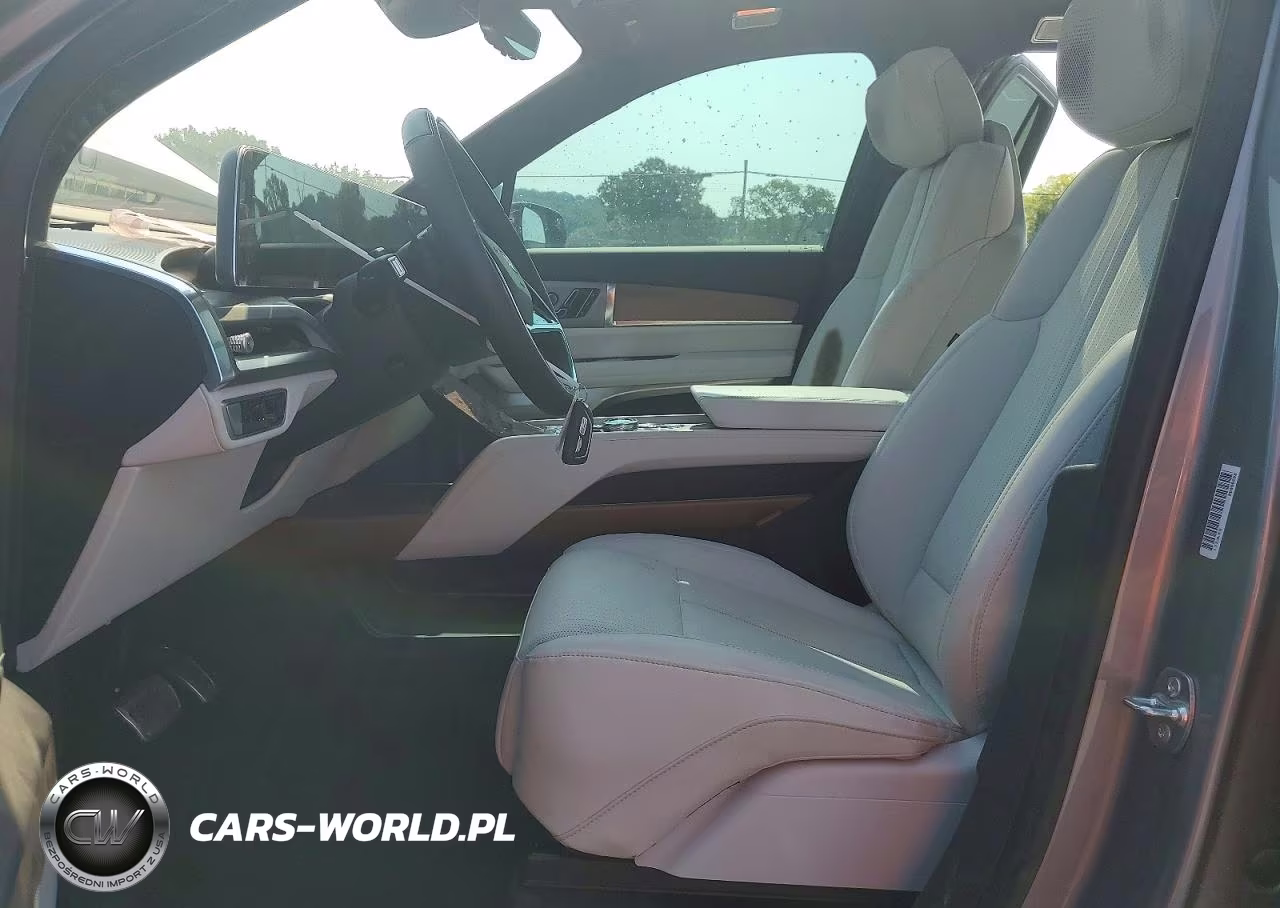 2026 Cadillac Vistiq Luxury VIN:1GYC3KML9TZ703367 - 7