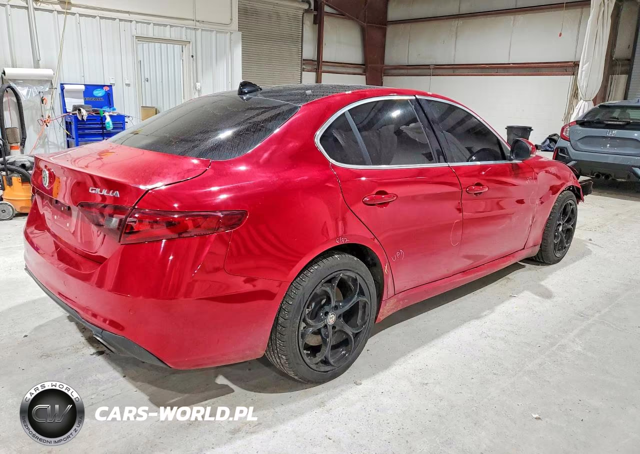 2017 Alfa Romeo Giulia Ti Q4 VIN:ZARFAEEN5H7550795 - 3