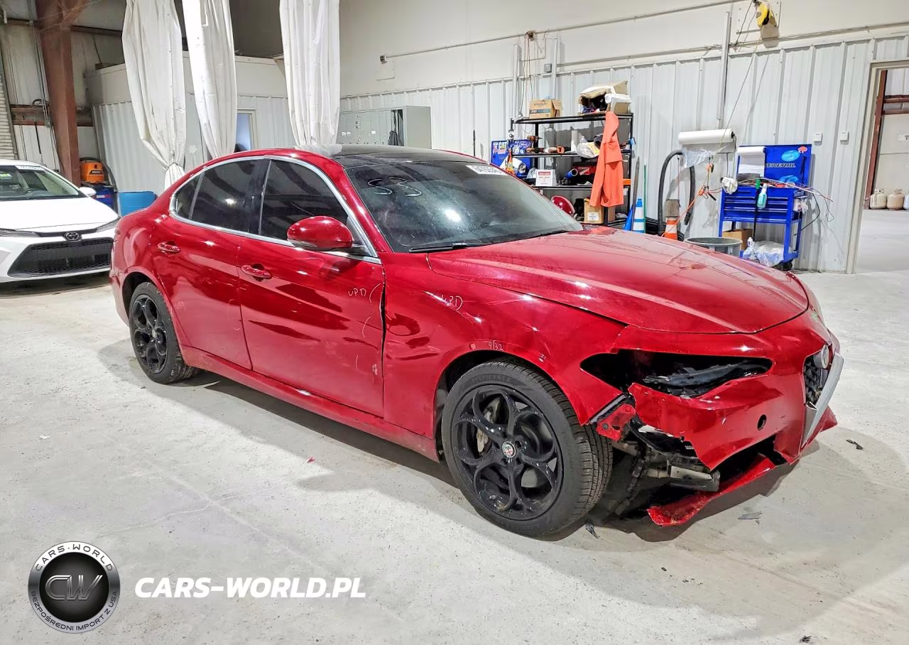 2017 Alfa Romeo Giulia Ti Q4 VIN:ZARFAEEN5H7550795 - 4