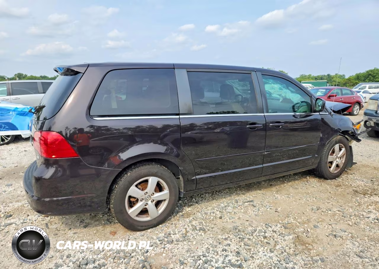 2010 Volkswagen Routan Se VIN:2V4RW3D11AR324811 - 3